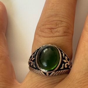 925 Silver fleur de lis green stone ring size 9.5